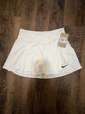 Nike Women’s White Tennis Skort